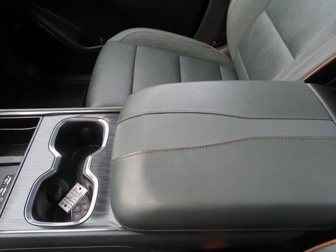 Used 2025 GMC Acadia AT4 w/ Super Cruise Package image 41