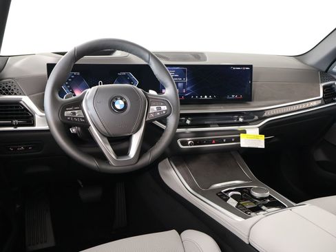 New 2026 BMW X5 xDrive40i w/ Premium Package AWD/4WD image 2