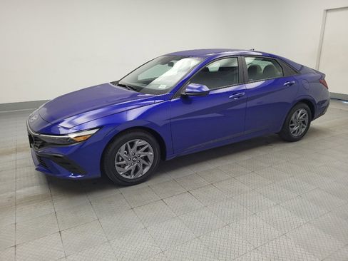Used 2024 Hyundai Elantra SEL image 2