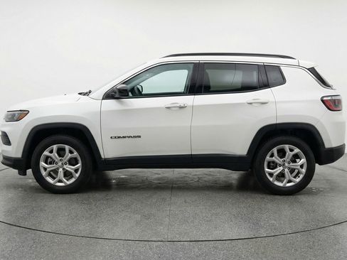 Used 2025 Jeep Compass Latitude image 5
