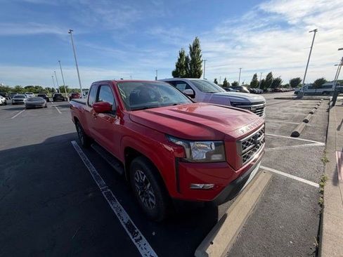 Used 2022 Nissan Frontier SV AWD/4WD image 2