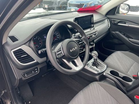 Certified 2022 Kia Seltos LX image 6