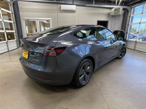 Used 2022 Tesla Model 3 Long Range AWD/4WD image 5