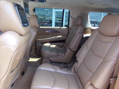 Used 2016 Cadillac Escalade ESV Platinum AWD/4WD image 12