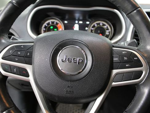 Used 2017 Jeep Cherokee Trailhawk w/ Comfort/Convenience Group image 23