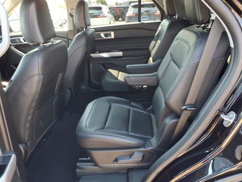 Used 2024 Ford Explorer XLT w/ Equipment Group 202A AWD/4WD image 13