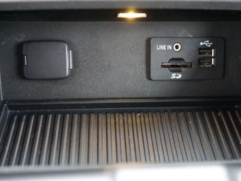 Used 2015 Ford F150 XLT w/ Equipment Group 302A Luxury AWD/4WD image 28