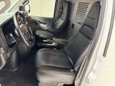 Used 2016 Chevrolet Express 2500 RWD image 44