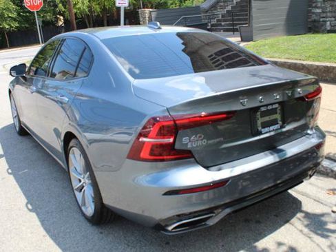 Used 2021 Volvo S60 T5 Momentum image 5