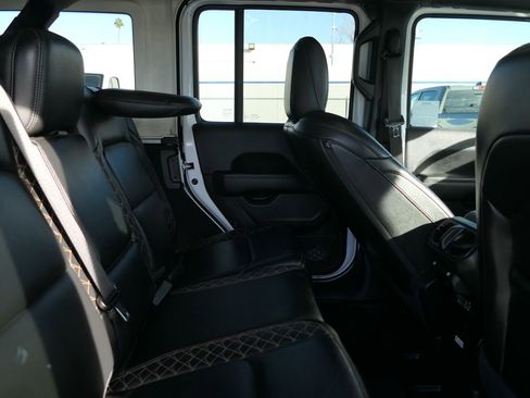 Used 2020 Jeep Wrangler Unlimited Sahara image 22