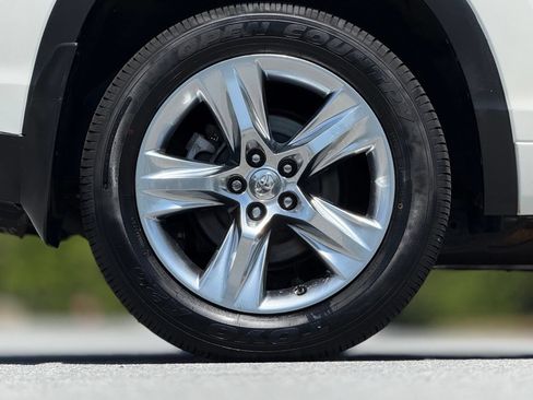 Used 2015 Toyota Highlander Limited Platinum AWD/4WD image 18
