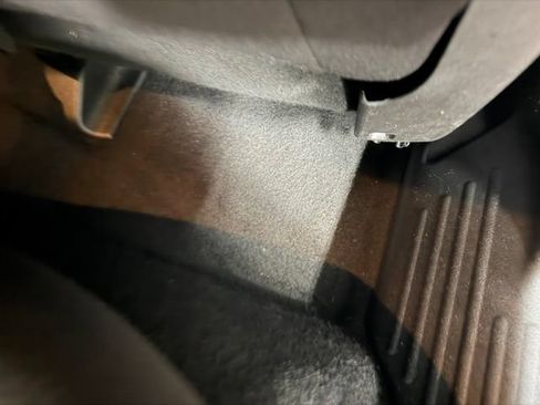 Used 2019 Jeep Renegade Latitude FWD image 23