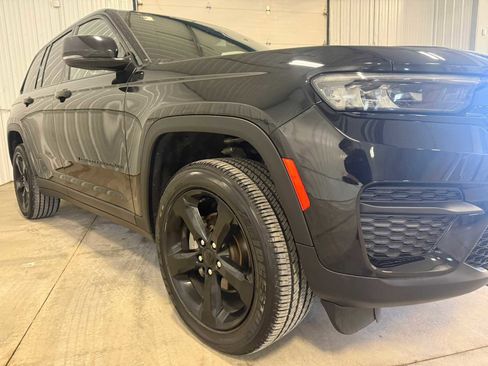 Certified 2023 Jeep Grand Cherokee Altitude image 10