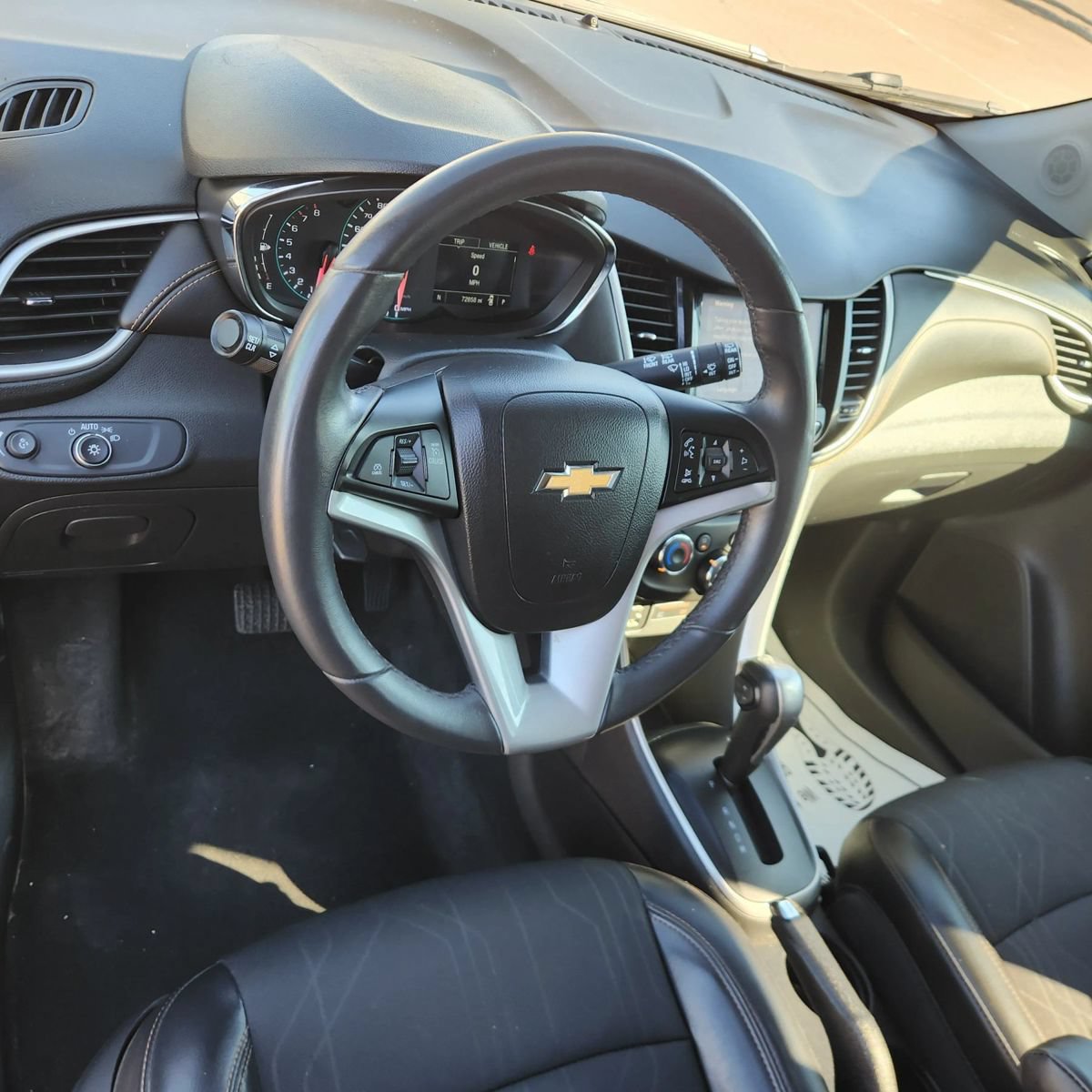 Used 2021 Chevrolet Trax LT w/ LT Convenience Package FWD image 10