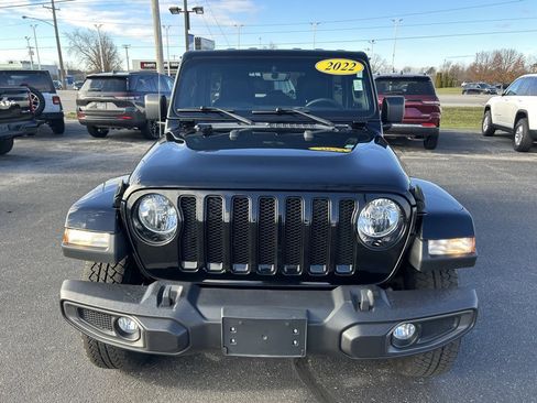 Used 2022 Jeep Wrangler Unlimited Sahara image 2