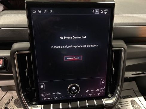 Used 2025 GMC Yukon XL Denali image 32