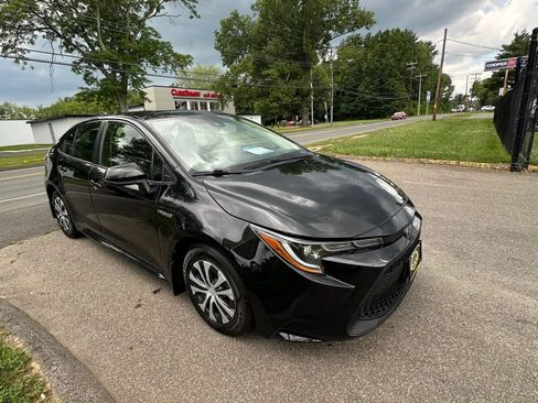 Used 2020 Toyota Corolla LE FWD image 3