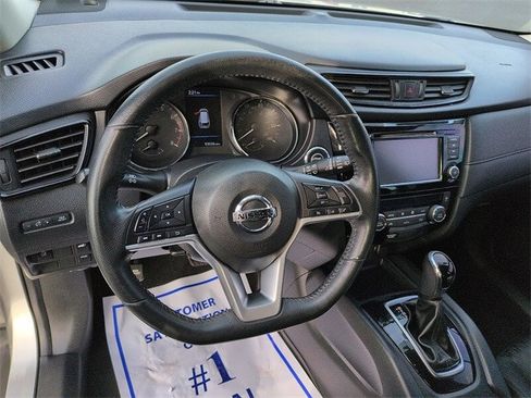 Used 2018 Nissan Rogue SV image 13