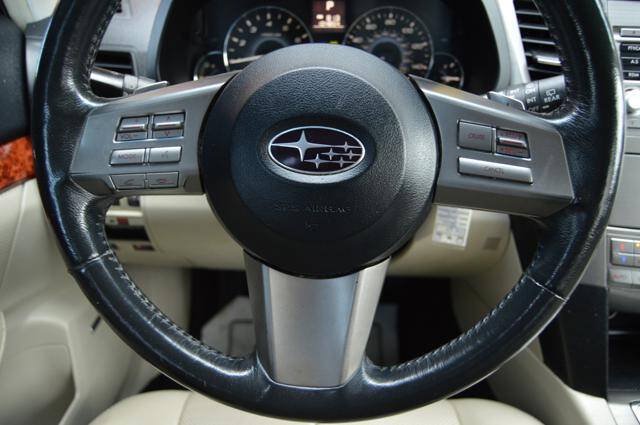 Used 2010 Subaru Outback 2.5i Limited AWD/4WD image 18