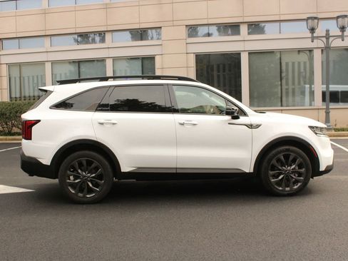 Used 2021 Kia Sorento EX w/ EX AWD X-Line Package image 6