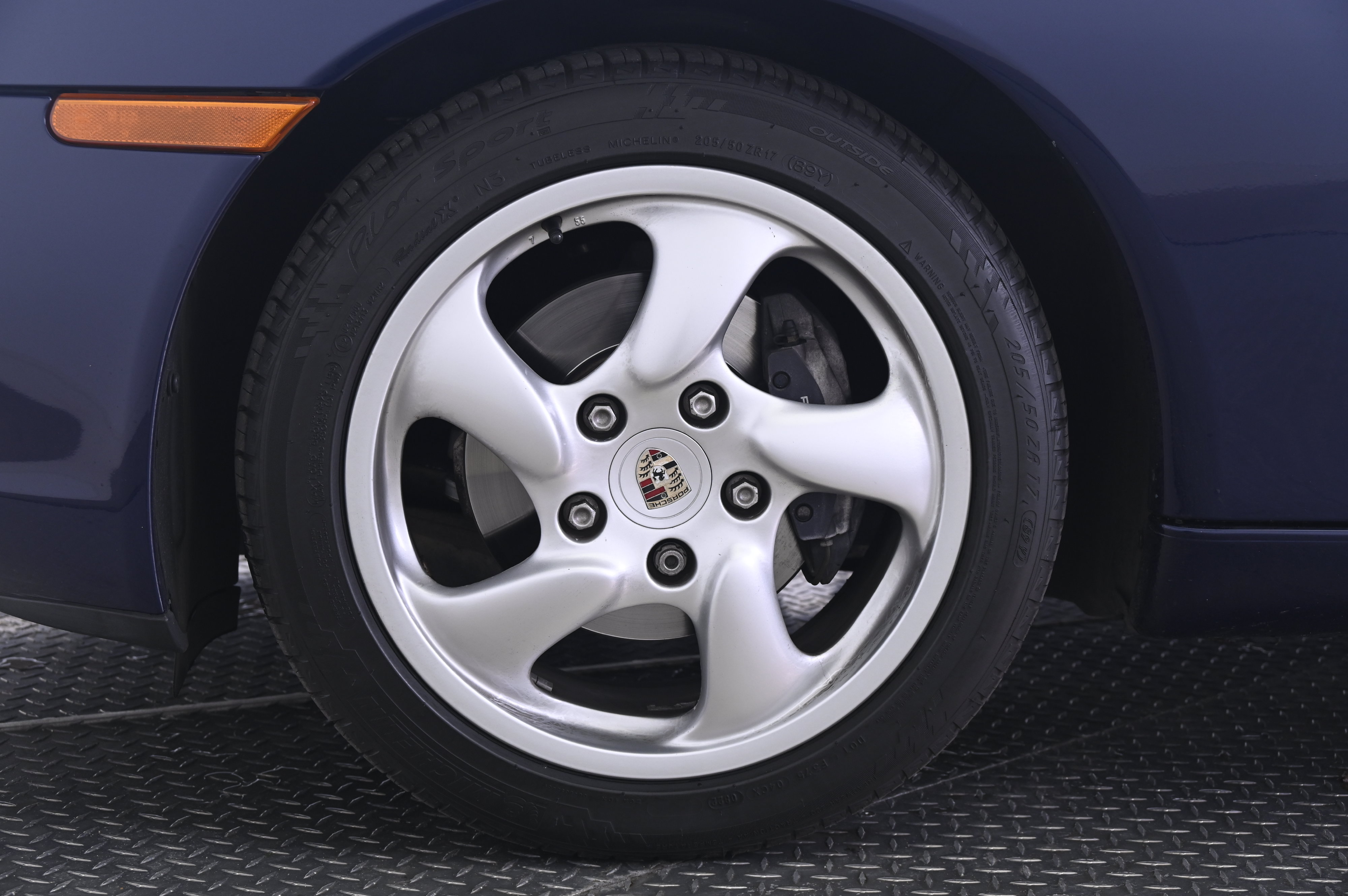 Used 2001 Porsche Boxster RWD image 14