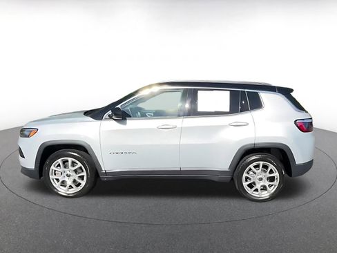 Used 2025 Jeep Compass Limited AWD/4WD image 9