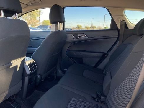 Used 2025 Kia Sportage LX image 9