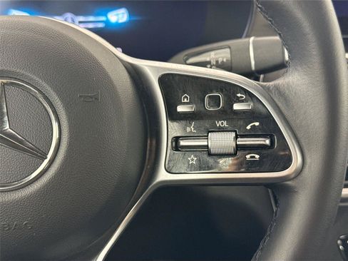 Used 2022 Mercedes-Benz GLC 300 image 18