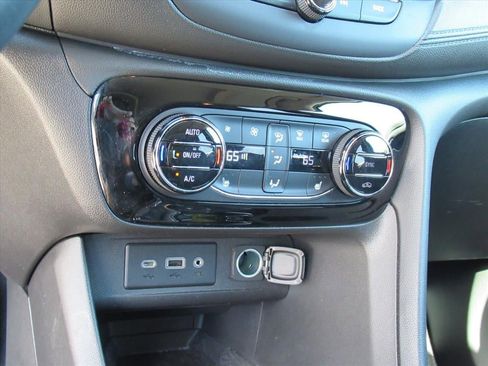 Used 2023 Buick Encore GX Essence w/ Experience Buick Package FWD image 23
