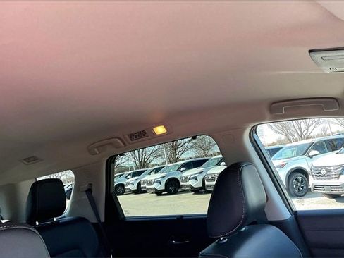 Certified 2025 Nissan Pathfinder SL image 20