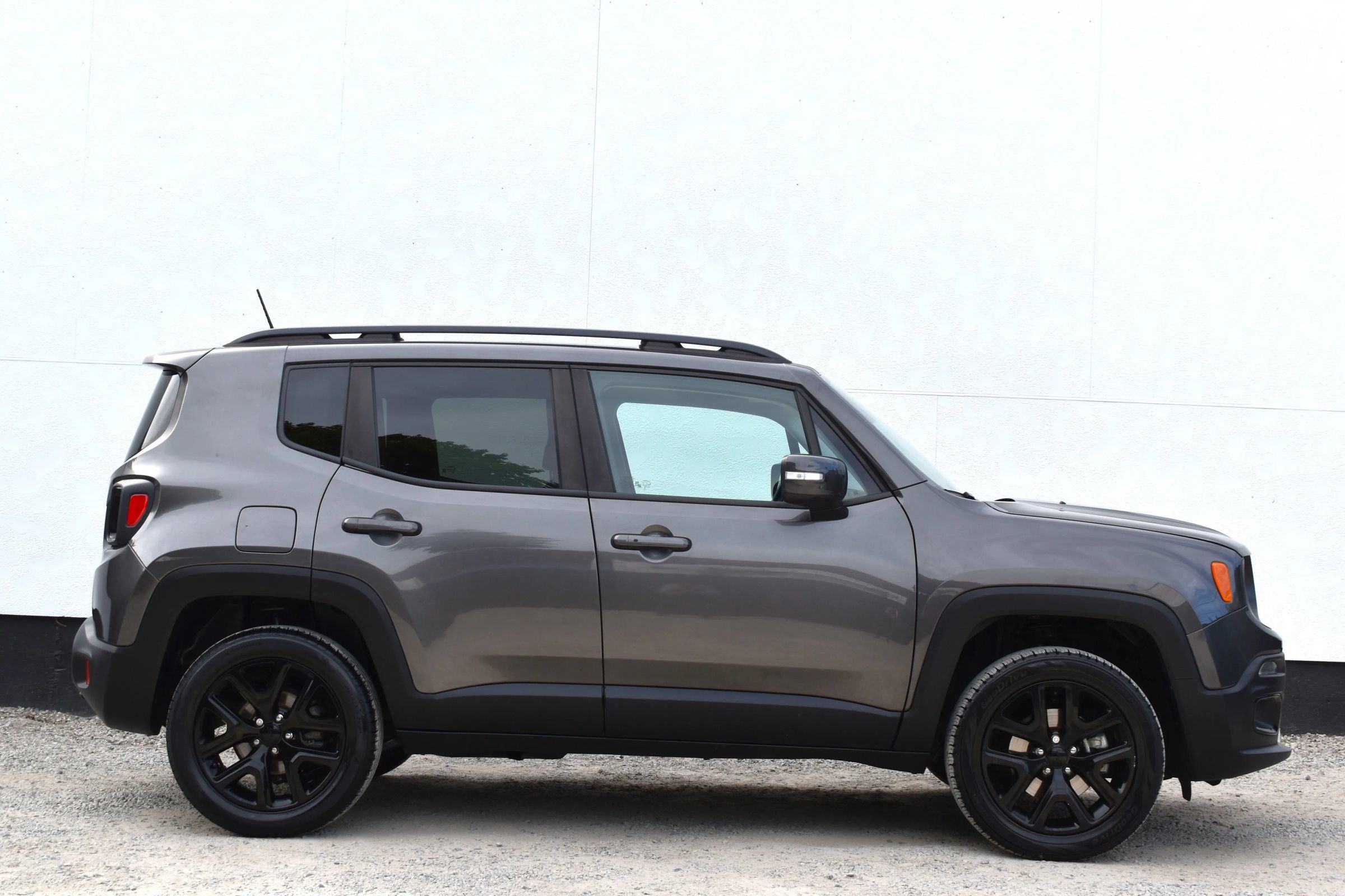 Used 2018 Jeep Renegade Altitude AWD/4WD image 6