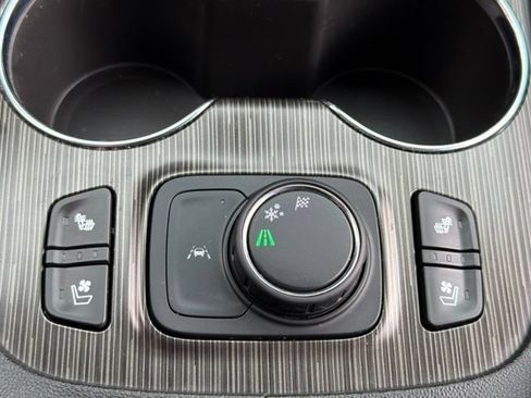 Used 2021 GMC Acadia SLT w/ Technology Package FWD image 32