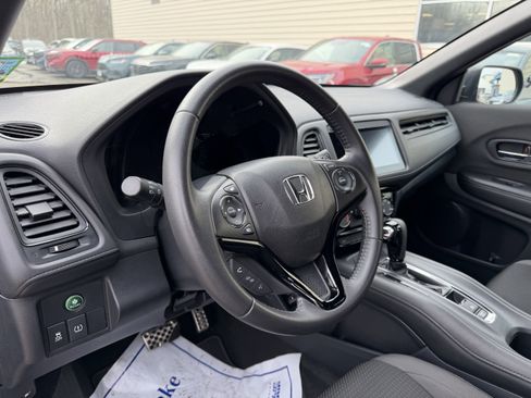 Used 2019 Honda HR-V Sport image 12