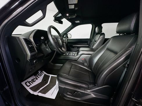 Used 2019 Ford Expedition XLT w/ Equipment Group 202A AWD/4WD image 21