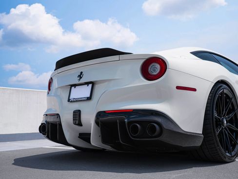 Used 2015 Ferrari F12 Berlinetta RWD image 17