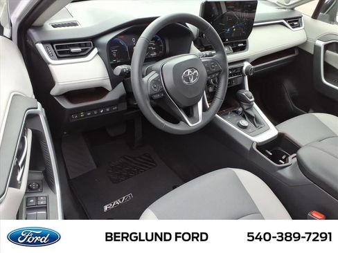 Used 2025 Toyota RAV4 Limited image 15