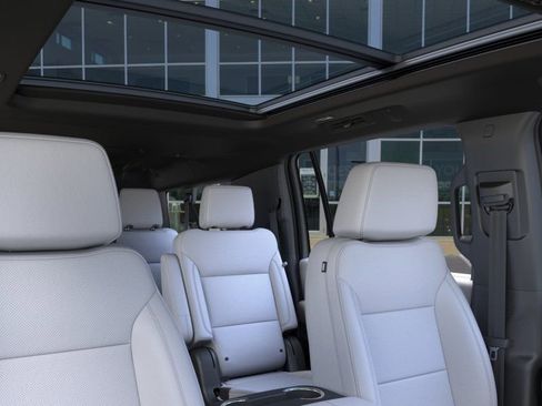 New 2026 Chevrolet Suburban Premier w/ Sun And Tow Package AWD/4WD image 25