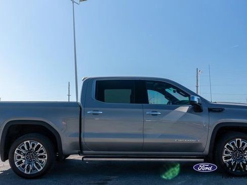 Used 2023 GMC Sierra 1500 Denali Ultimate AWD/4WD image 5