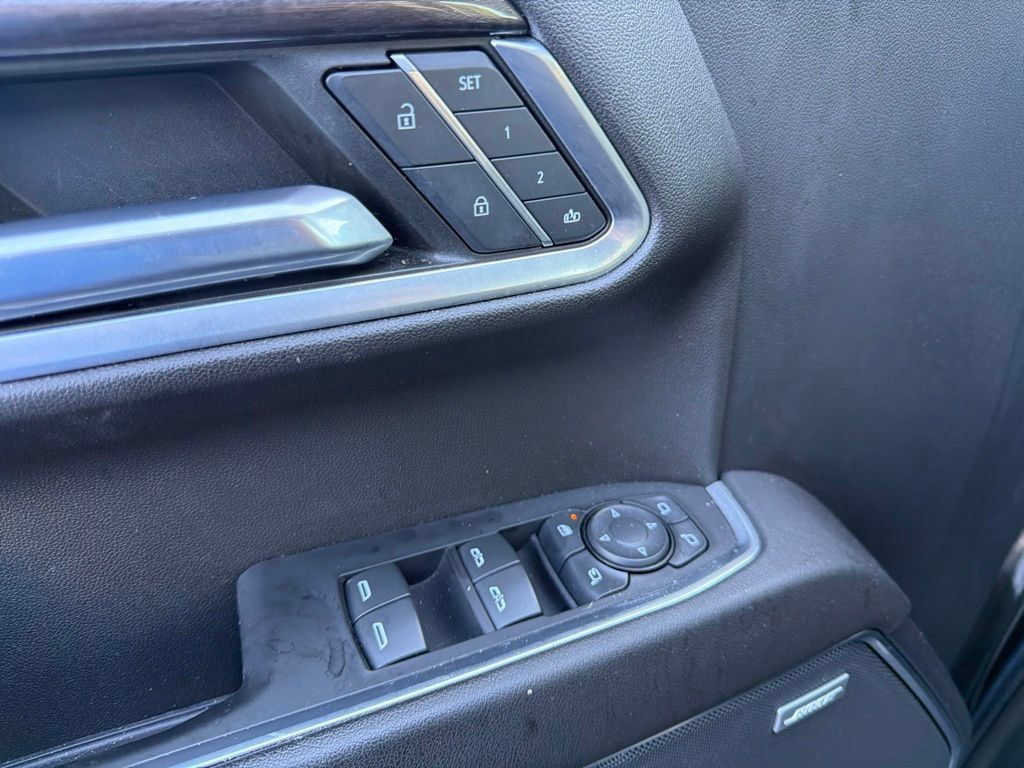 Used 2022 Chevrolet Silverado 1500 LTZ w/ LTZ Premium Package AWD/4WD image 12