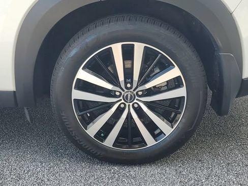 Certified 2025 Nissan Pathfinder Platinum FWD image 40