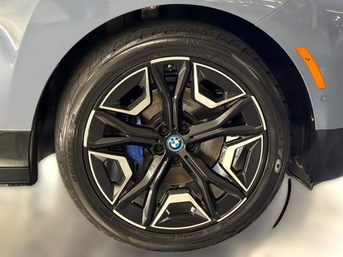 Used 2024 BMW iX xDrive50 w/ Sport Package AWD/4WD image 12