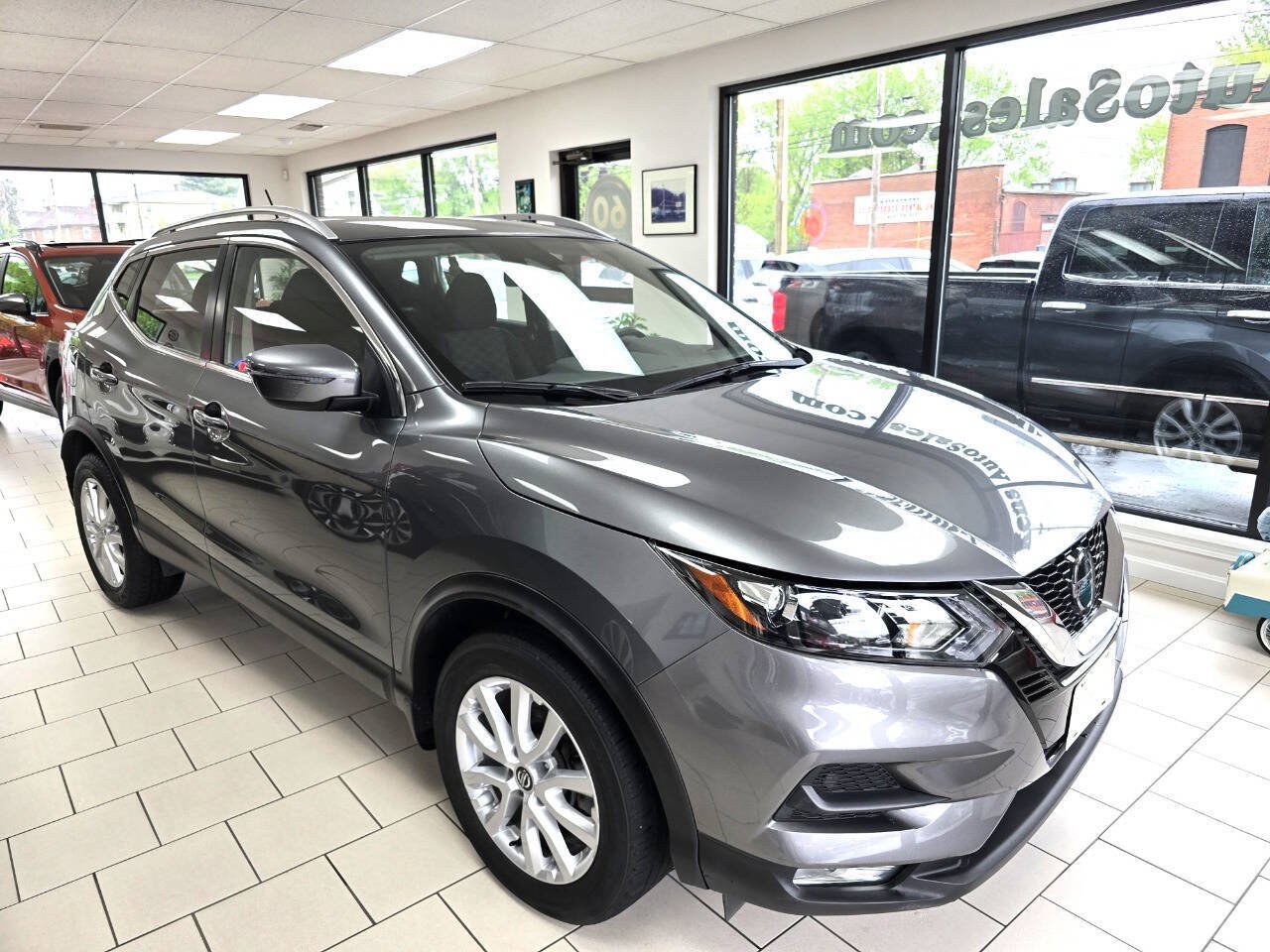 Used 2022 Nissan Rogue Sport SV AWD/4WD image 3