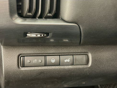 Used 2023 Nissan Pathfinder SL AWD/4WD image 17