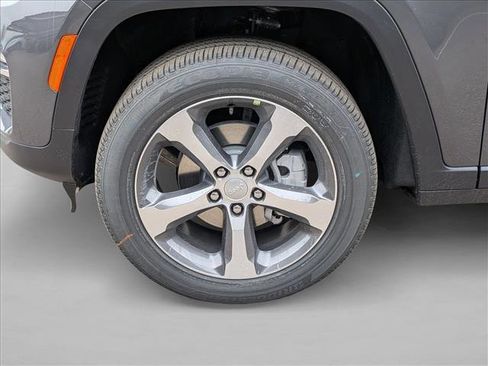 New 2025 Jeep Grand Cherokee Limited image 10