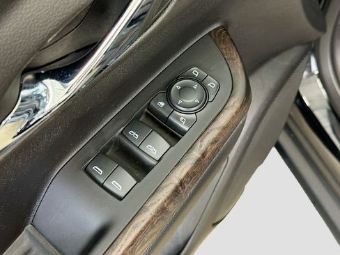 Used 2023 GMC Acadia Denali w/ Black Diamond Edition AWD/4WD image 19