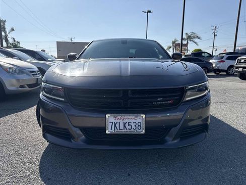 Used 2015 Dodge Charger SE w/ Sport Appearance Group image 2