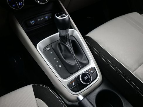 Certified 2026 Hyundai Venue SEL FWD image 21