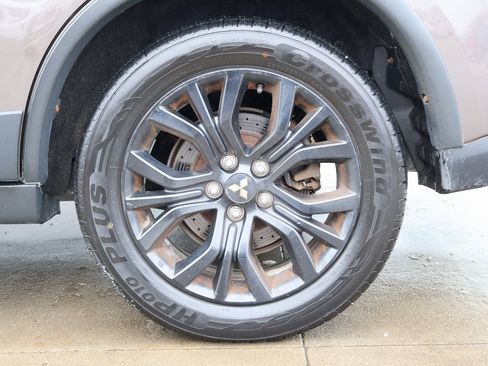 Used 2018 Mitsubishi Outlander ES image 41