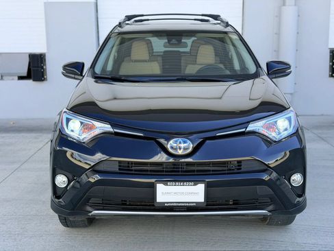 Used 2017 Toyota RAV4 XLE w/ Carpet Mat Package AWD/4WD image 8