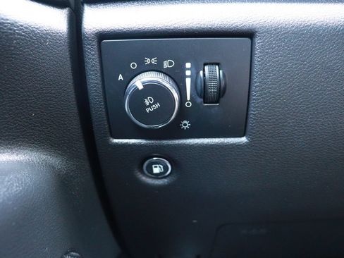 Used 2017 Jeep Grand Cherokee Altitude RWD image 21